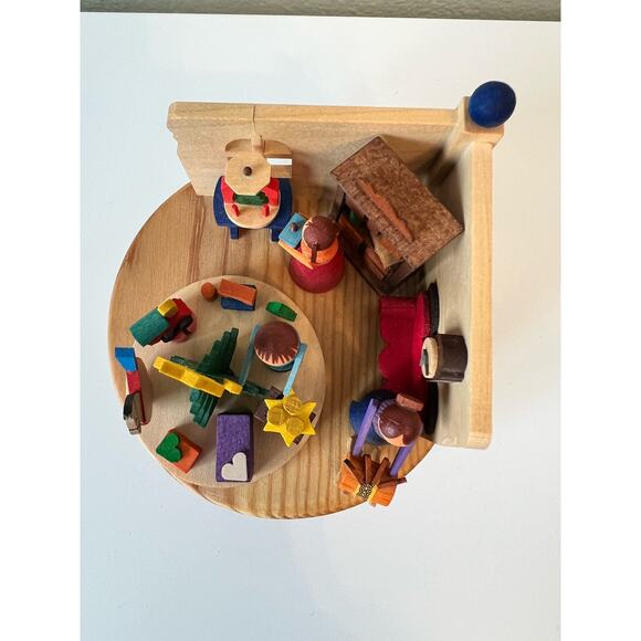 Wind-up Christmas Music Box by Graupner Holzminiaturen in Crottendorf-Erzgebirge - Picture 4 of 11